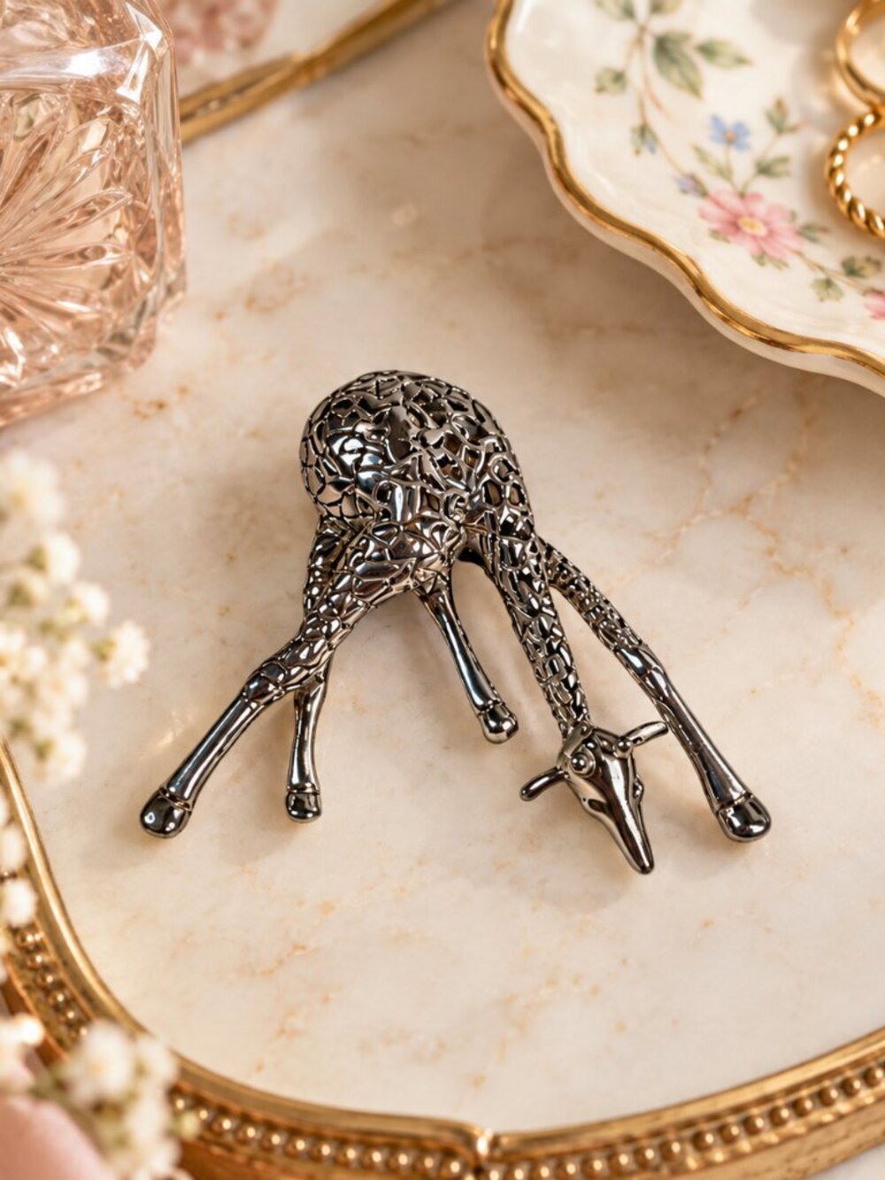 Vintage Silver Tone Giraffe Brooch Figural Animal Statement Jewelry Safari